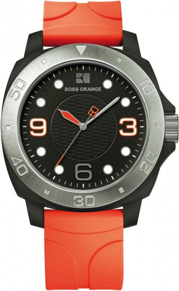 Boss Orange Uhr 1512665 Modern- klasissche Herrenuhr der Marke Boss Orange. Die Uhr hat ein oranges Silikonarmband und Edelstahlgehäuse mit silberfarbender Lünette. Das Ziffernblatt ist schwarz mit weiß und orangefarben mit orangefarbenem Stundenzeiger. D